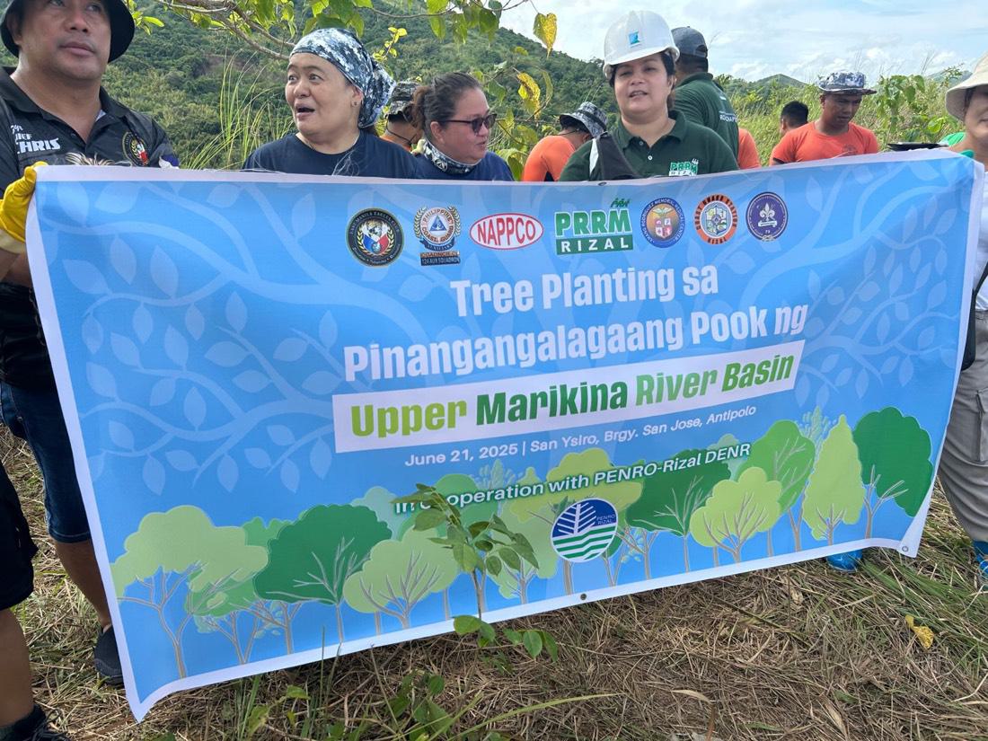 HDE volunteers at a tree planting in the Upper Marikina River Basin